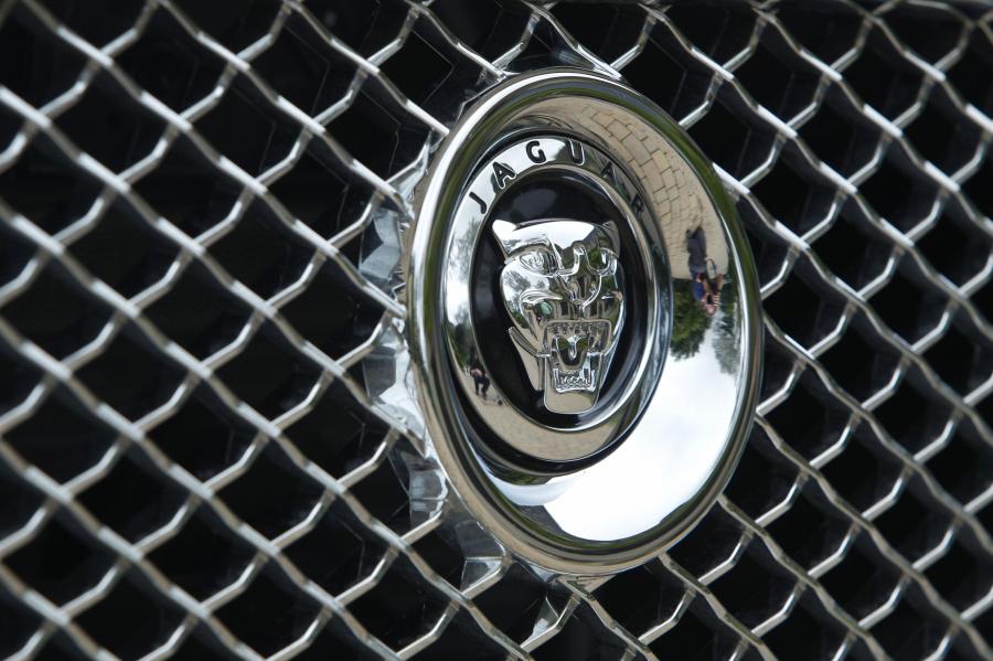 Jaguar XJ 2012 года  (UK) (фото 23 из 121)